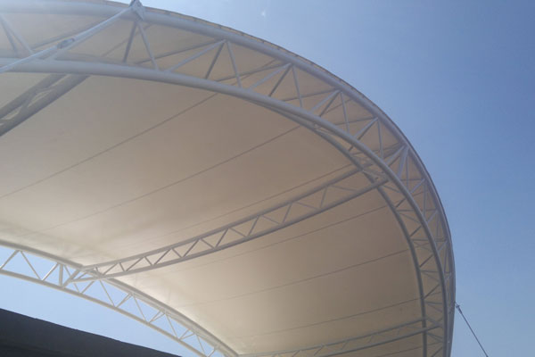 为什么长春膜结构建筑使用镂空钢结构支撑？